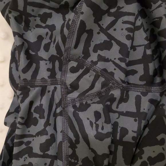 Lululemon Hot To Street Camo Mesh Legging 6 - Picture 7 of 10